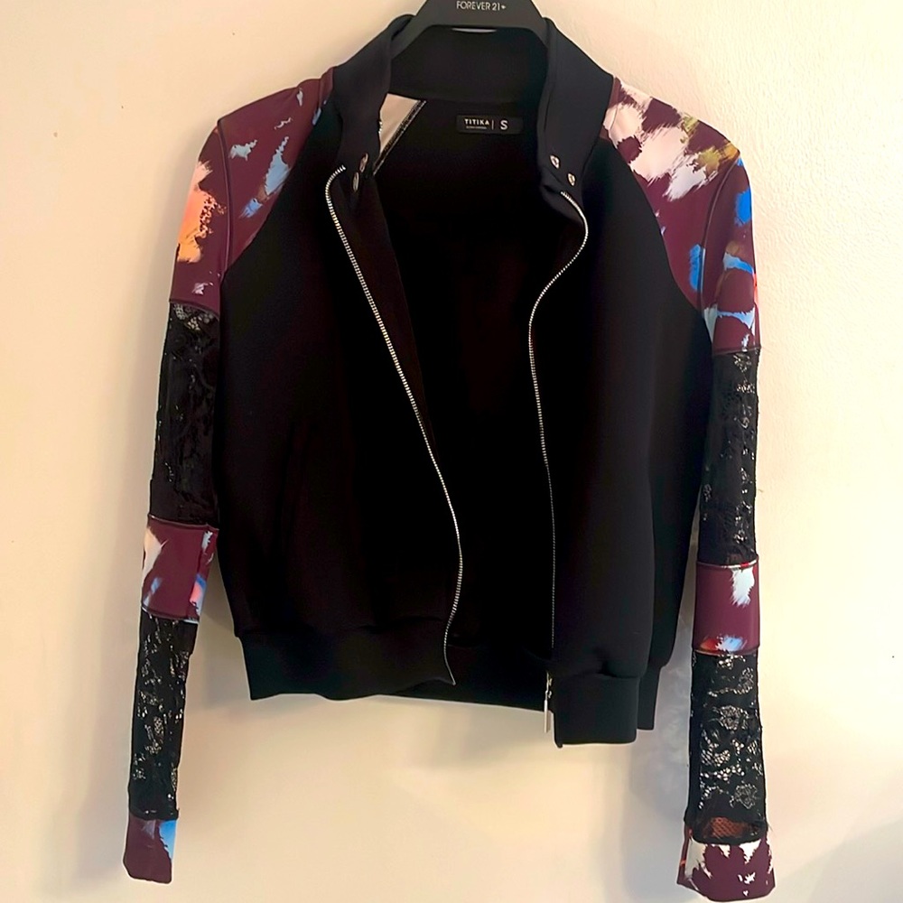 Titika Sz small jacket with lace insert on sleeves